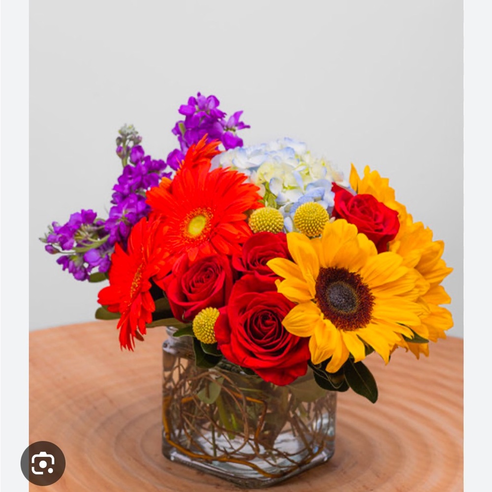 Vibrant Floral Arrangement in Glass Vase